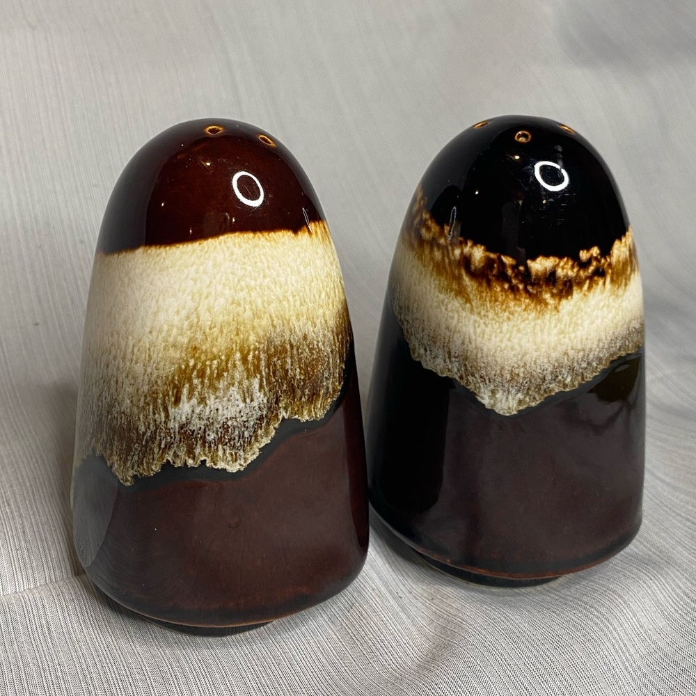Hull brown drip paint glaze salt & pepper shaker.
